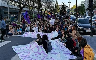 Sanferminetako epaiaren aurka azaldu da Gasteiz, aho batez