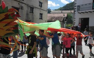 Astebete geratzen da Txinoko fiesta orientalak hasteko eta giroan eta herensugean sartzeko