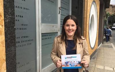 Amaia Beitia orozkoarrak jaso du MundiSalud klinikan hortz garbiketa egiteko bonoa