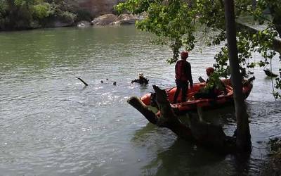 Itota hil da Ebro ibaira apirilaren 5ean autoarekin erori zen gizona