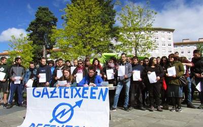 "Ordenantzaren aitzakipean" udalak beren jarduera eten nahi duela salatu dute Alde Zaharreko eta Arrotxapeko gaztetxeek