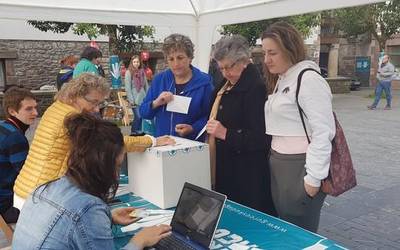 13.667 lagunek eman dute botoa maiatzaren 6ko herri-galdeketan
