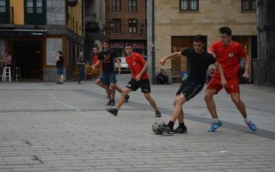 Gaur hasiko da Sarek antolatutako futbito txapelketa