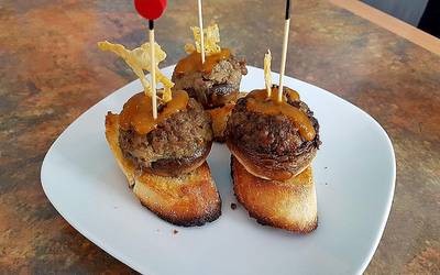Menditxo tabernak irabazi du Mendaroko pintxo txapelketa