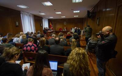 Auzia epaia emateko prest