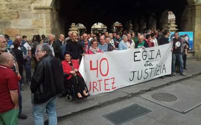 'Txiki' eta 'Ruso' oroitzeko enkartelada egin dute Durangon