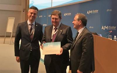 AFM-ren urrezko intsignia eman diote Miguel Lazpiurri