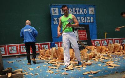 Urrezko Banakako Aizkolari txapelketaren finalean da Mikel Larrañaga