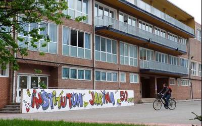 Durangoko Institutuaren 50. urtemugako jaira batzeko deia egin dute