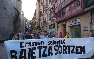 'Erasoen gainetik baietza sortzen' lelopean egin dute manifestazioa