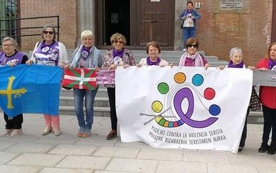 «Emakume asko eta oso desberdinak gara sarea  josten ari garenak, eta ahizpak, feminismoari esker»