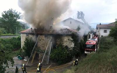 Suteak San Juan auzoko etxea txikitu du