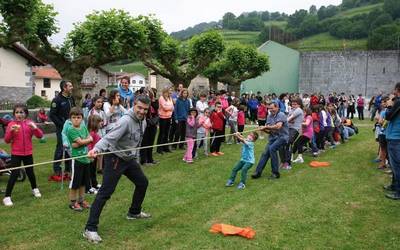 Leitzaldeko eskolen arteko topaketa ate joka