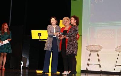 ONCEren Sari Solidarioa jaso du Laura Agirrek Zumagarrako Ospìtalearen izenean