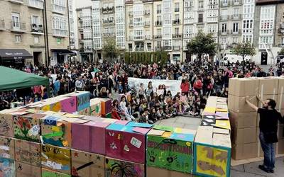 Ozen entzun da Gasteizen eskola publikoaren aldeko aldarria