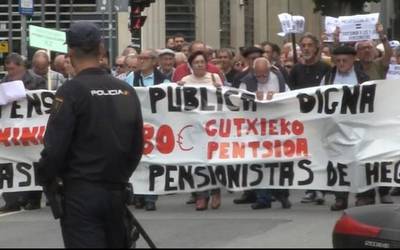 Pentsio "duin eta publikoen alde" kalera atera dira herritarrak