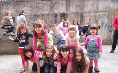 Ginkana erraldoia Nazioarteko Jolasaren Eguna ospatzeko