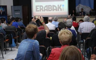 Eguenean eta barikuan sinadurak batzeko mahaiak ipiniko ditu Erabaki plataformak