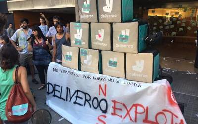 Deliveroo banaketa-aplikazioaren kontrako epai batek zalantzan jarri du haren negozio-eredua