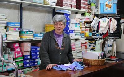 Miren Lourdes Alberdi: «Etortzen zaizkidan bezeroei denetik erakusten saiatzen naiz, gustukoa topatzeko»