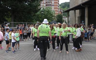 Batukadak alaitu du San Martin eskolako ikasturte amaierako festa