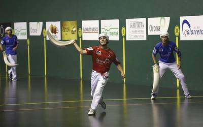 «Indarragatik, frontoi laburrean hobe moldatzen naiz»