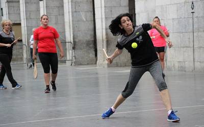 Emakumezkoen eta gizonezkoen pala txapelketen final-laurdenak jokatuko dituzte asteon
