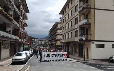 Mobilizazioak eta lanuzteak egin dituzte Orozkon, "lan-istripurik gabeko etorkizun baten alde"