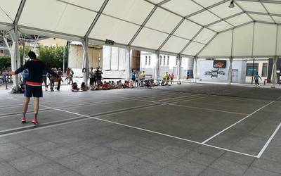 Tenis eguna egin zuten iragan asteburuan