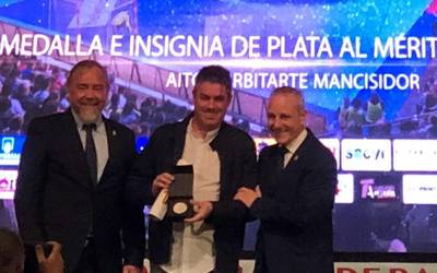 Zilarrezko domina eta intsignia jaso ditu Aitor Urbitarte 'Txangurro'-k