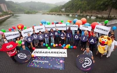 Debabarrena elkarlanean prestatzen ari da Euskaraldia