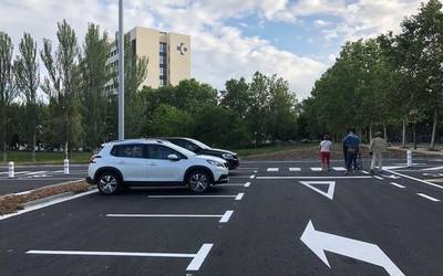 Zabalik dago Txagorritxuko aparkaleku berria