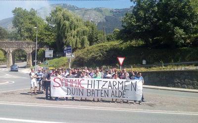 Sammic-eko langileek auto karabana eta elkarretaratzea egin dituzte hirugarren greba egunean