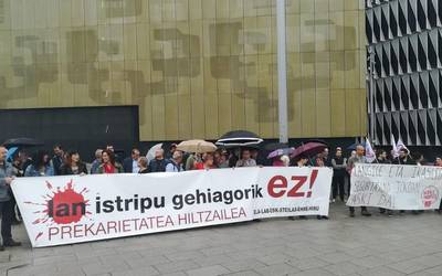 Lankide baten heriotza salatuko dute gaur EHUn