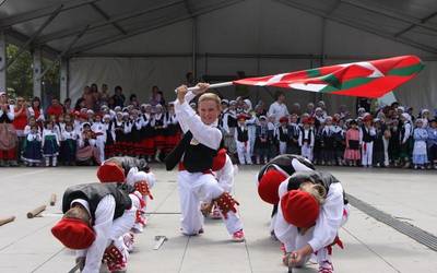 Euskal dantzak ikasteko aukera emango du berriro ere Agurrak