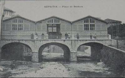 900 lagun Azpeitiko berdura plazan bazkaltzen...