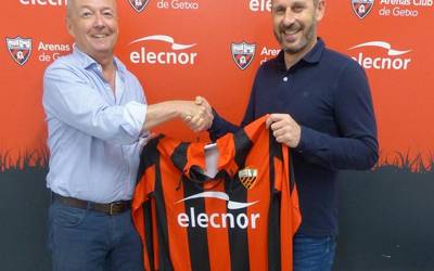 Arenas futbol-taldeak lanari ekingo dio astelehenean