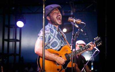 Ash Grunwald Band australiarren rock & blues doinuak, Espoloian