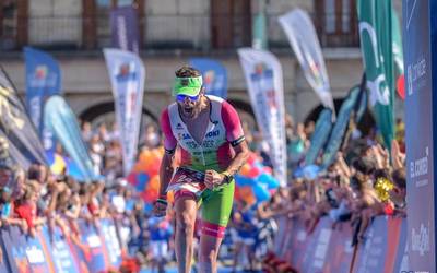 Bi ironman osatu dituzte Elgoibarko Triatloi Taldeko kideek
