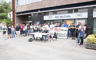 Cables y Alambres enpresa bermatuko duen industria-plana eskatu dute langileek