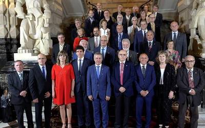 Euskaltzaindiaren Mendeurrenaren Ohorezko Patronatua eratzeko ekitaldia egin da Bizkaiko Foru Aldundian