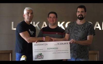 Goierriko Rallysprintean bildutako dirua jaso du Aspanogik