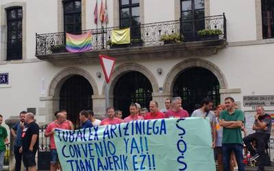 Elkarretaratze ugari egiten ari dira Tubacex Taylorreko langileak, euren egoeraren berri emateko