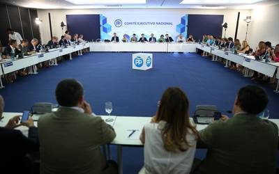 Raquel González eta Carlos Iturgaiz, Espainiako PPren exekutibako kide