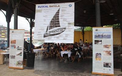 Oria ibaian barrena nabigatu dute arratsaldean bateleroek