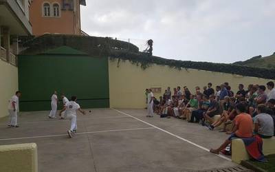 Asteazkenean hasiko da Itzurungo XIII. pilota txapelketa