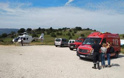 Errepide mantenuko langile baten lan istripu larria