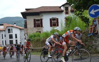 Intersport Irabia taldeko Aitor Alberdik irabazi du Berako XV. Txirrindularitza Saria