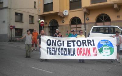 Tren azkarraren kontra, tren sozialaren alde