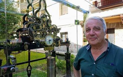 Yereguitarren erlojua Parolaldean da berriro